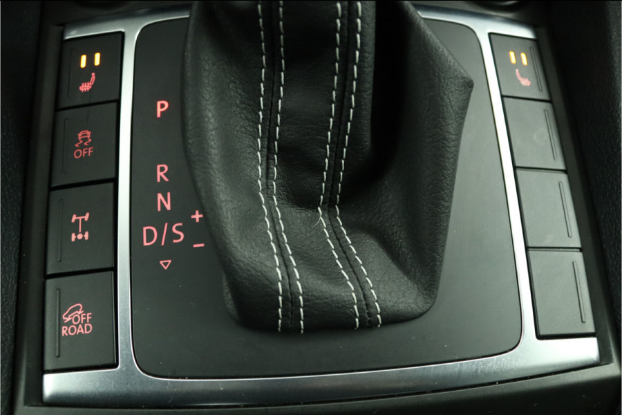 Volkswagen Amarok 3.0 TDI 4Motion DC Aventura Dubbele Cabine - Lichtmetalen Velgen 20'' - Cruise Control - Lederen Bekleding - Navigatie - Stoelverwarming - Bovag Garantie Volkswagen Amarok 3.0 TDI 4Motion DC Aventura Dubbele Cabine - Lichtmetalen Velgen 20'' - Cruise Control - Lederen Bekleding - Navigatie - Stoelverwarming - Bovag Garantie