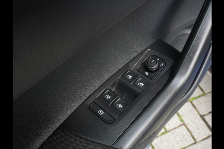 Volkswagen Taigo 1.0 TSI Life Business | Navigatie | Adaptive Cruise | Climate Control | Stoelverwarming