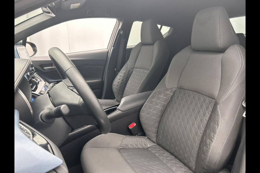 Toyota C-HR 2.0 Hybrid Bi-Tone Carplay Camera Climate-control Cruise Toyota C-HR 2.0 Hybrid Bi-Tone Carplay Camera Climate-control Cruise