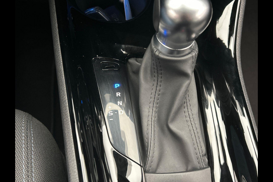 Toyota C-HR 2.0 Hybrid Bi-Tone Carplay Camera Climate-control Cruise Toyota C-HR 2.0 Hybrid Bi-Tone Carplay Camera Climate-control Cruise