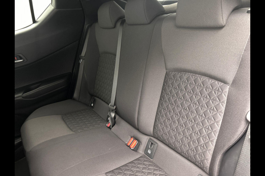 Toyota C-HR 2.0 Hybrid Bi-Tone Carplay Camera Climate-control Cruise Toyota C-HR 2.0 Hybrid Bi-Tone Carplay Camera Climate-control Cruise