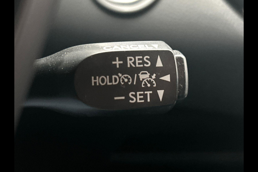 Toyota C-HR 2.0 Hybrid Bi-Tone Carplay Camera Climate-control Cruise Toyota C-HR 2.0 Hybrid Bi-Tone Carplay Camera Climate-control Cruise