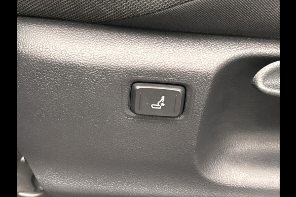 Toyota C-HR 2.0 Hybrid Bi-Tone Carplay Camera Climate-control Cruise Toyota C-HR 2.0 Hybrid Bi-Tone Carplay Camera Climate-control Cruise