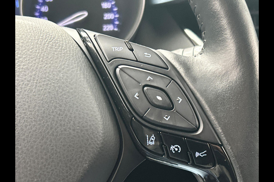 Toyota C-HR 2.0 Hybrid Bi-Tone Carplay Camera Climate-control Cruise Toyota C-HR 2.0 Hybrid Bi-Tone Carplay Camera Climate-control Cruise