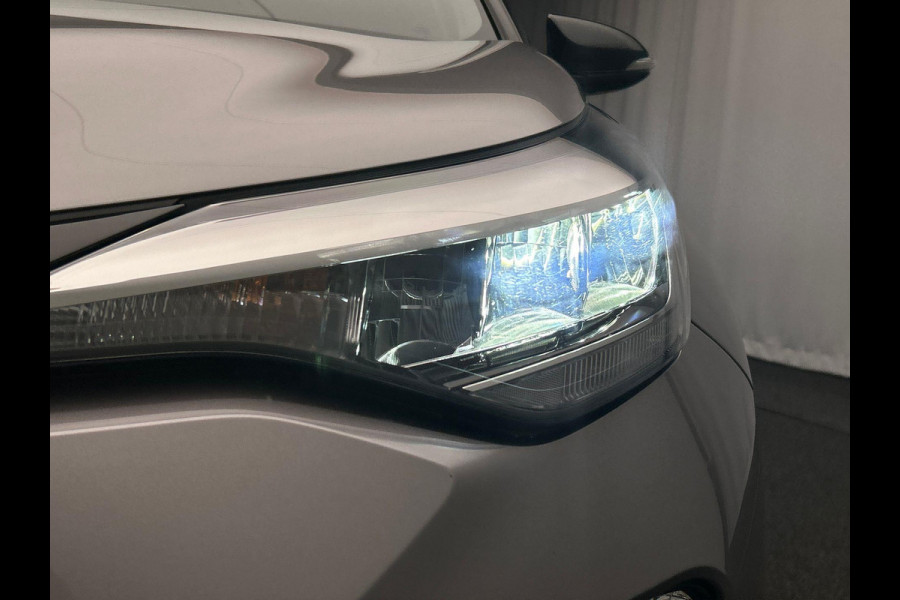 Toyota C-HR 2.0 Hybrid Bi-Tone Carplay Camera Climate-control Cruise Toyota C-HR 2.0 Hybrid Bi-Tone Carplay Camera Climate-control Cruise