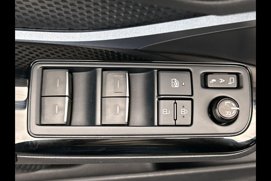 Toyota C-HR 2.0 Hybrid Bi-Tone Carplay Camera Climate-control Cruise Toyota C-HR 2.0 Hybrid Bi-Tone Carplay Camera Climate-control Cruise