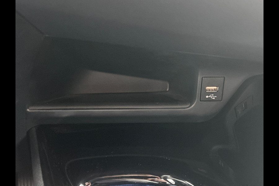 Toyota C-HR 2.0 Hybrid Bi-Tone Carplay Camera Climate-control Cruise Toyota C-HR 2.0 Hybrid Bi-Tone Carplay Camera Climate-control Cruise