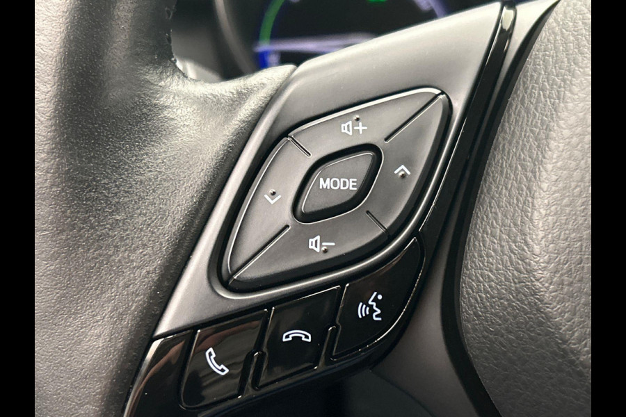 Toyota C-HR 2.0 Hybrid Bi-Tone Carplay Camera Climate-control Cruise Toyota C-HR 2.0 Hybrid Bi-Tone Carplay Camera Climate-control Cruise