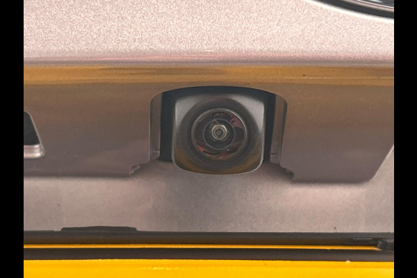 Toyota C-HR 2.0 Hybrid Bi-Tone Carplay Camera Climate-control Cruise Toyota C-HR 2.0 Hybrid Bi-Tone Carplay Camera Climate-control Cruise