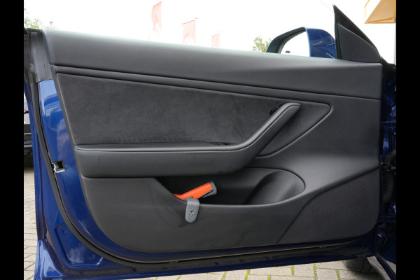 Tesla Model 3 Long Range AWD 75 kWh | Full Autopilot 3 | Navigatie | Climate Control Tesla Model 3 Long Range AWD 75 kWh | Full Autopilot 3 | Navigatie | Climate Control