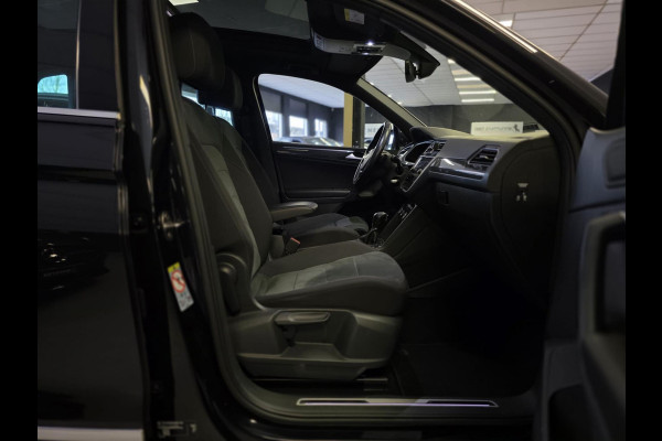 Volkswagen Tiguan 1.5 TSI ACT R-LINE|PANO|VIRT-COCKP.|ACC Volkswagen Tiguan 1.5 TSI ACT R-LINE|PANO|VIRT-COCKP.|ACC
