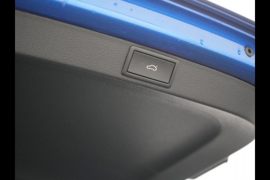 Škoda Octavia Combi 1.4 TSI RS iV Business Plug In Hybrid 245pk Dealer O.H PHEV | Adaptive Cruise | Camera | Sportstoelen Verwarmd | Apple Carplay | Navigatie | Crystal LED | Blis | Keyless | Stuur Verwarmd | Virtual | DAB |