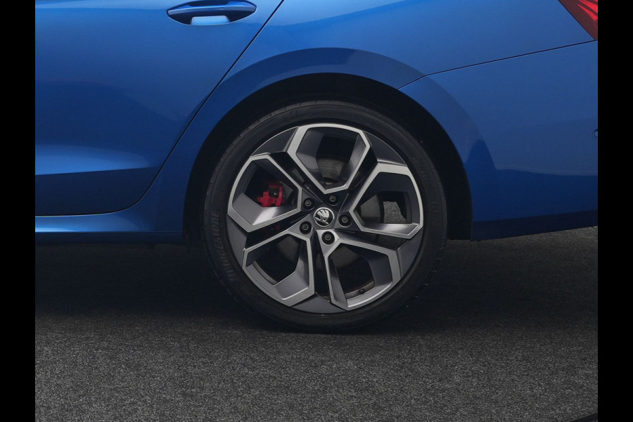 Škoda Octavia Combi 1.4 TSI RS iV Business Plug In Hybrid 245pk Dealer O.H PHEV | Adaptive Cruise | Camera | Sportstoelen Verwarmd | Apple Carplay | Navigatie | Crystal LED | Blis | Keyless | Stuur Verwarmd | Virtual | DAB |