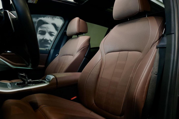 BMW X5 xDrive45e M Sport| PANO| LASER| HK| HUD| TrkHk|BTW BMW X5 xDrive45e M Sport| PANO| LASER| HK| HUD| TrkHk|BTW