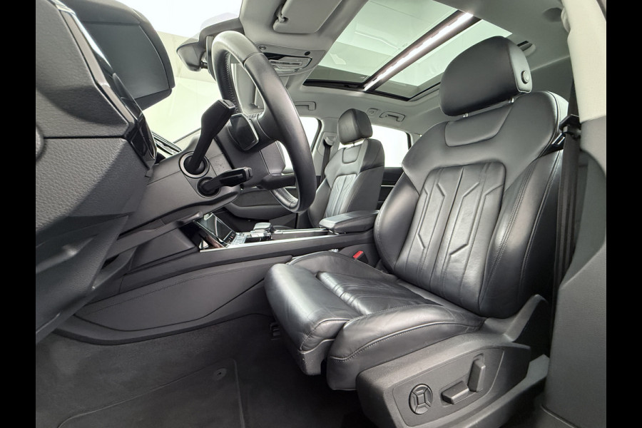 Audi e-tron 50 Quattro 313pk SOH 92% Leer Pano-dak Bang&Olufsen®-Hifi Memory Adaptieve Cruise Control Stoelverwarming DAB Elek.verst.Stoelen Led Elek.Achterklep Business Edition Plus 71kWh 1e Eigenaar Origineel Nederlandse Auto Nieuwprijs €75.963,-