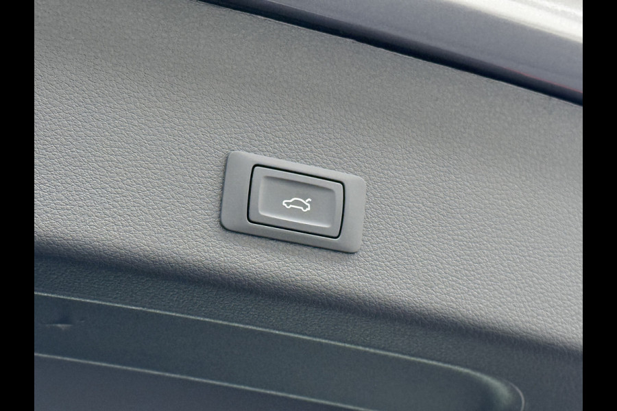 Audi e-tron 50 Quattro 313pk SOH 92% Leer Pano-dak Bang&Olufsen®-Hifi Memory Adaptieve Cruise Control Stoelverwarming DAB Elek.verst.Stoelen Led Elek.Achterklep Business Edition Plus 71kWh 1e Eigenaar Origineel Nederlandse Auto Nieuwprijs €75.963,-