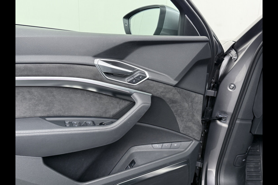 Audi e-tron 50 Quattro 313pk SOH 92% Leer Pano-dak Bang&Olufsen®-Hifi Memory Adaptieve Cruise Control Stoelverwarming DAB Elek.verst.Stoelen Led Elek.Achterklep Business Edition Plus 71kWh 1e Eigenaar Origineel Nederlandse Auto Nieuwprijs €75.963,-