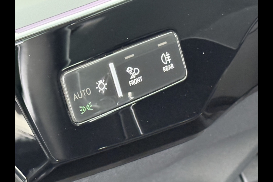 Audi e-tron 50 Quattro 313pk SOH 92% Leer Pano-dak Bang&Olufsen®-Hifi Memory Adaptieve Cruise Control Stoelverwarming DAB Elek.verst.Stoelen Led Elek.Achterklep Business Edition Plus 71kWh 1e Eigenaar Origineel Nederlandse Auto Nieuwprijs €75.963,-
