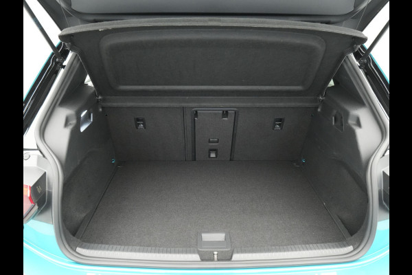 Volkswagen ID.3 First Max 58 kWh 204pk Panorama Navigatie Camera Acc Stoelverwarming 301 Volkswagen ID.3 First Max 58 kWh 204pk Panorama Navigatie Camera Acc Stoelverwarming 301