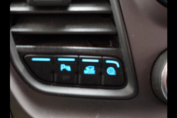Ford Transit Custom L2H1 Automaat Dubbele cabine Trend Navi Trekhaak Cruise Control Parkeersensoren Airco Bluetooth Euro6
