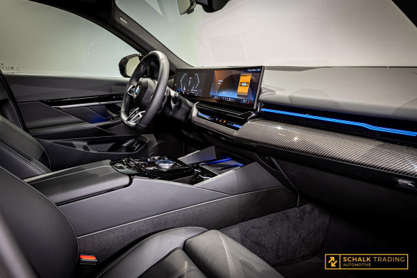 BMW 5 Serie Touring 520i|M-sport|Fiscal €68.000|HUD|H&K|Pano