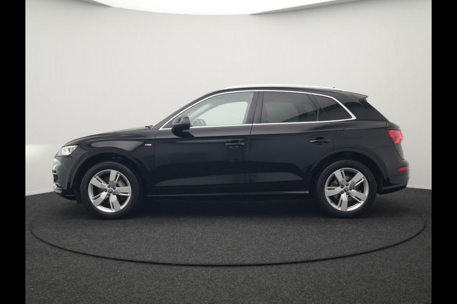 Audi Q5 50 TFSI e quattro S Line Plug In Hybrid 299pk Dealer O.H PHEV | Luchtvering | Trekhaak Af Fabriek | Adaptive Cruise | Camera | Virtual | Apple Carplay | Alcantara Sportstoelen Verwarmd | Keyless | Navigatie | DAB | Audi Q5 50 TFSI e quattro S Line Plug In Hybrid 299pk Dealer O.H PHEV | Luchtvering | Trekhaak Af Fabriek | Adaptive Cruise | Camera | Virtual | Apple Carplay | Alcantara Sportstoelen Verwarmd | Keyless | Navigatie | DAB |