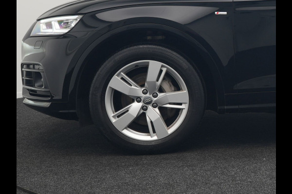 Audi Q5 50 TFSI e quattro S Line Plug In Hybrid 299pk Dealer O.H PHEV | Luchtvering | Trekhaak Af Fabriek | Adaptive Cruise | Camera | Virtual | Apple Carplay | Alcantara Sportstoelen Verwarmd | Keyless | Navigatie | DAB | Audi Q5 50 TFSI e quattro S Line Plug In Hybrid 299pk Dealer O.H PHEV | Luchtvering | Trekhaak Af Fabriek | Adaptive Cruise | Camera | Virtual | Apple Carplay | Alcantara Sportstoelen Verwarmd | Keyless | Navigatie | DAB |