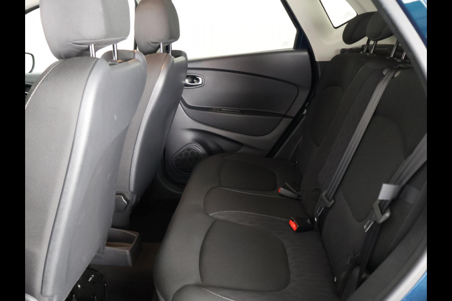 Renault Captur TCE LIMITED NAVI TREKHAAK GARANTIE TOT 6-2028* PARKEERSENSOREN ACHTER . BI-COLOR. Renault Captur TCE LIMITED NAVI TREKHAAK GARANTIE TOT 6-2028* PARKEERSENSOREN ACHTER . BI-COLOR.
