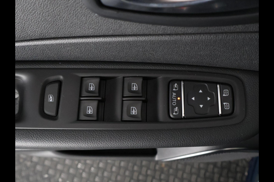 Renault Captur TCE LIMITED NAVI TREKHAAK GARANTIE TOT 6-2028* PARKEERSENSOREN ACHTER . BI-COLOR. Renault Captur TCE LIMITED NAVI TREKHAAK GARANTIE TOT 6-2028* PARKEERSENSOREN ACHTER . BI-COLOR.