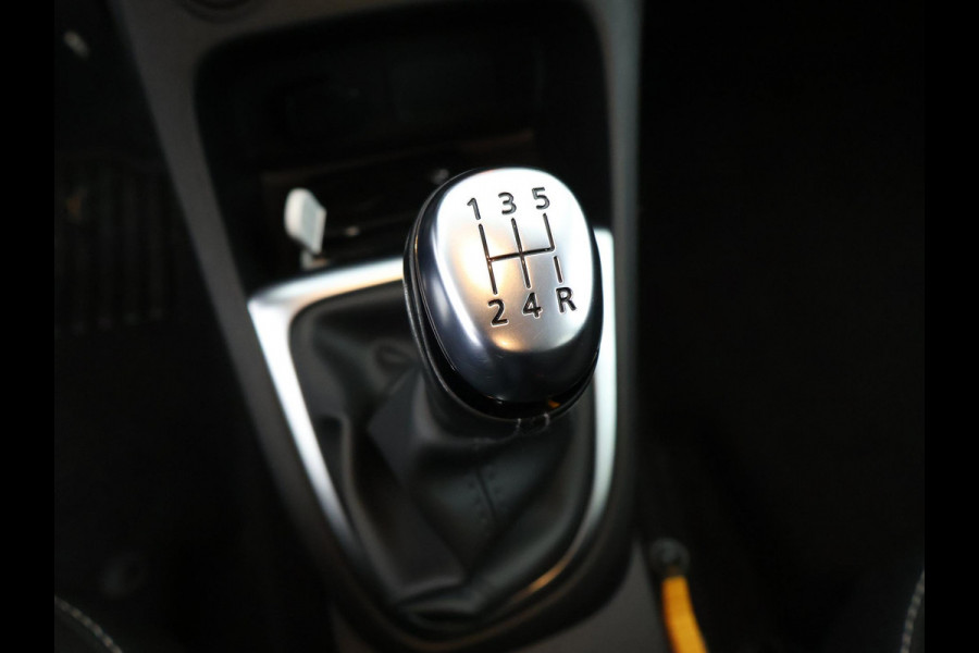 Renault Captur TCE LIMITED NAVI TREKHAAK GARANTIE TOT 6-2028* PARKEERSENSOREN ACHTER . BI-COLOR. Renault Captur TCE LIMITED NAVI TREKHAAK GARANTIE TOT 6-2028* PARKEERSENSOREN ACHTER . BI-COLOR.