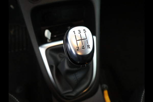 Renault Captur TCE LIMITED NAVI TREKHAAK GARANTIE TOT 6-2028* PARKEERSENSOREN ACHTER . BI-COLOR. Renault Captur TCE LIMITED NAVI TREKHAAK GARANTIE TOT 6-2028* PARKEERSENSOREN ACHTER . BI-COLOR.