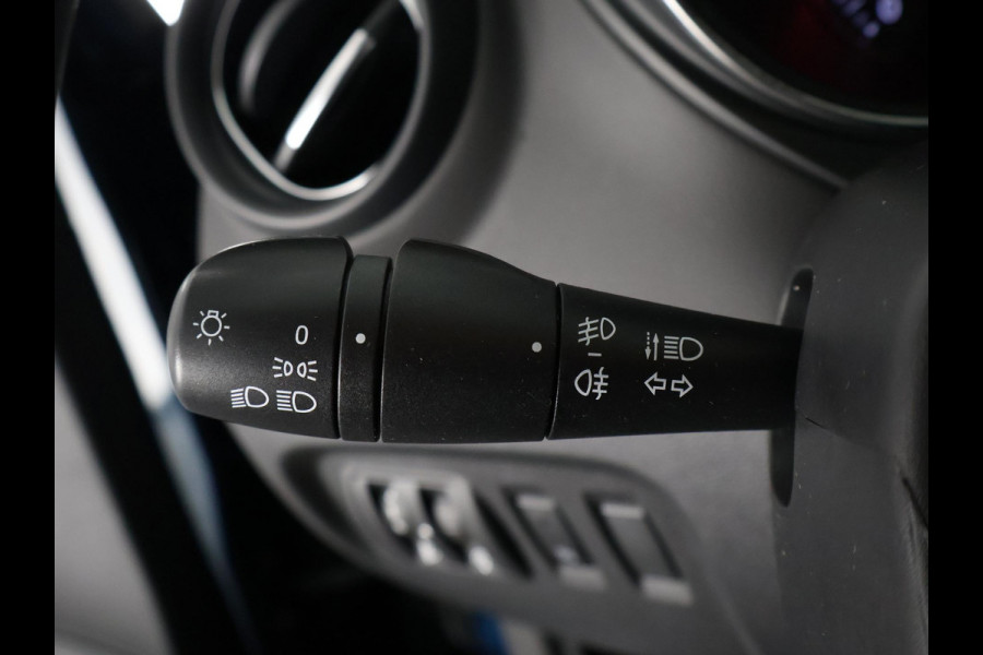 Renault Captur TCE LIMITED NAVI TREKHAAK GARANTIE TOT 6-2028* PARKEERSENSOREN ACHTER . BI-COLOR. Renault Captur TCE LIMITED NAVI TREKHAAK GARANTIE TOT 6-2028* PARKEERSENSOREN ACHTER . BI-COLOR.