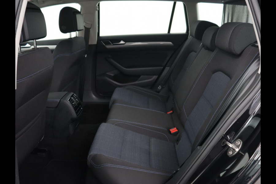 Volkswagen Passat 1.4 TSI PHEV GTE | Stoelverwarming | Massage | Virtual Cockpit | Park Assist | Carplay | Camera | Matrix LED | Adaptive cruise | Navigatie | Side Assist | Plug In Volkswagen Passat 1.4 TSI PHEV GTE | Stoelverwarming | Massage | Virtual Cockpit | Park Assist | Carplay | Camera | Matrix LED | Adaptive cruise | Navigatie | Side Assist | Plug In