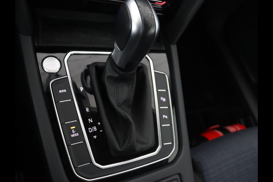 Volkswagen Passat 1.4 TSI PHEV GTE | Stoelverwarming | Massage | Virtual Cockpit | Park Assist | Carplay | Camera | Matrix LED | Adaptive cruise | Navigatie | Side Assist | Plug In Volkswagen Passat 1.4 TSI PHEV GTE | Stoelverwarming | Massage | Virtual Cockpit | Park Assist | Carplay | Camera | Matrix LED | Adaptive cruise | Navigatie | Side Assist | Plug In