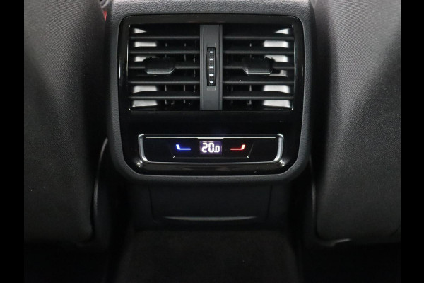 Volkswagen Passat 1.4 TSI PHEV GTE | Stoelverwarming | Massage | Virtual Cockpit | Park Assist | Carplay | Camera | Matrix LED | Adaptive cruise | Navigatie | Side Assist | Plug In Volkswagen Passat 1.4 TSI PHEV GTE | Stoelverwarming | Massage | Virtual Cockpit | Park Assist | Carplay | Camera | Matrix LED | Adaptive cruise | Navigatie | Side Assist | Plug In