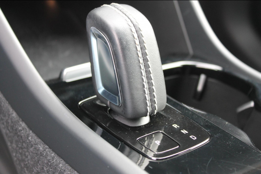 Volvo XC40 Recharge P8 AWD R-Design 20" lm velgen / Warmtepomp / Extra getint glas vanaf de B-Stijl / Google infotainment