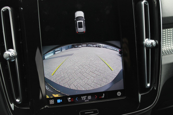 Volvo XC40 Recharge P8 AWD R-Design 20" lm velgen / Warmtepomp / Extra getint glas vanaf de B-Stijl / Google infotainment