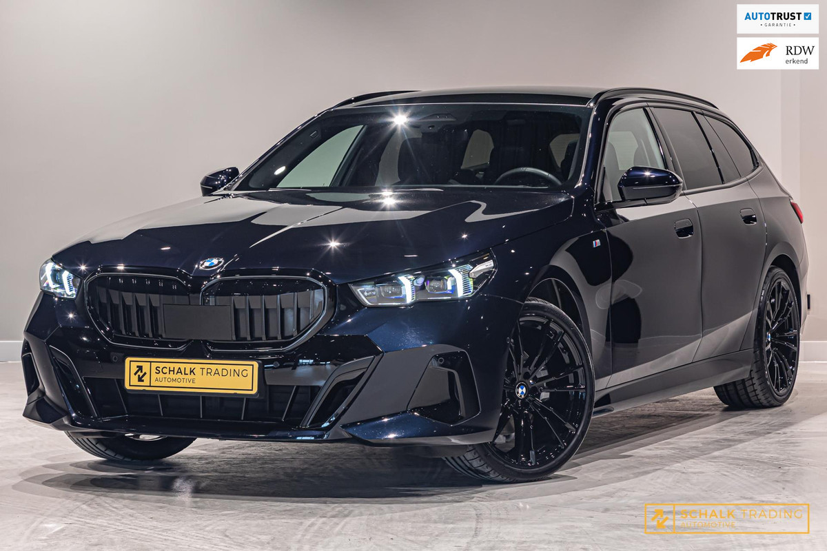 BMW 5 Serie Touring 520i|M-sport|E-trekhaak|HUD|H&K|Pano|Ful BMW 5 Serie Touring 520i|M-sport|E-trekhaak|HUD|H&K|Pano|Ful