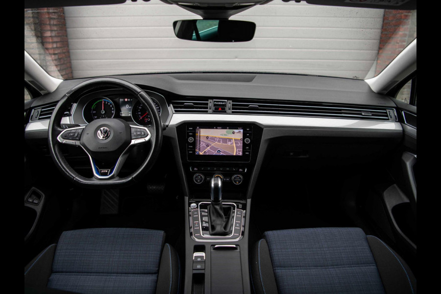 Volkswagen Passat 1.4 TSI GTE Highline | Trekhaak | 360° Camera | ACC | Dealer Onderhouden