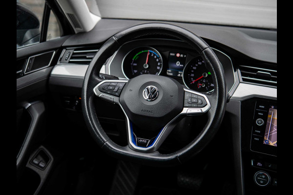 Volkswagen Passat 1.4 TSI GTE Highline | Trekhaak | 360° Camera | ACC | Dealer Onderhouden