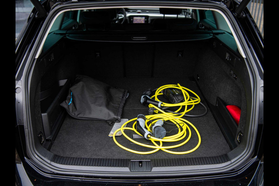 Volkswagen Passat 1.4 TSI GTE Highline | Trekhaak | 360° Camera | ACC | Dealer Onderhouden