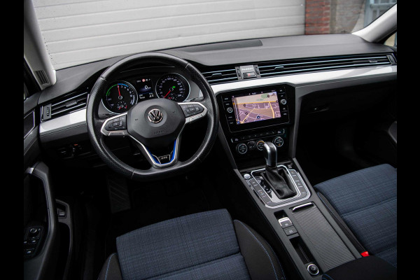 Volkswagen Passat 1.4 TSI GTE Highline | Trekhaak | 360° Camera | ACC | Dealer Onderhouden