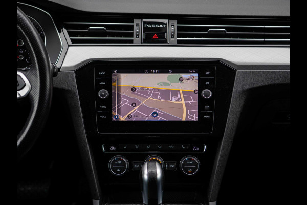 Volkswagen Passat 1.4 TSI GTE Highline | Trekhaak | 360° Camera | ACC | Dealer Onderhouden