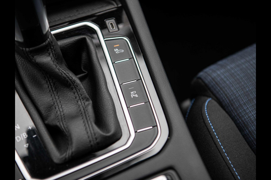 Volkswagen Passat 1.4 TSI GTE Highline | Trekhaak | 360° Camera | ACC | Dealer Onderhouden