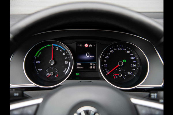 Volkswagen Passat 1.4 TSI GTE Highline | Trekhaak | 360° Camera | ACC | Dealer Onderhouden