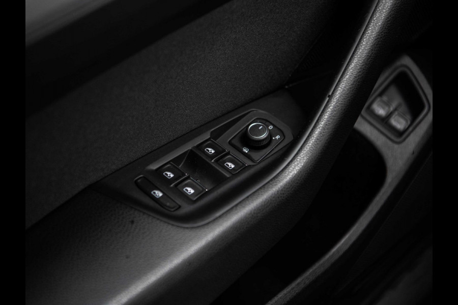 Volkswagen Passat 1.4 TSI GTE Highline | Trekhaak | 360° Camera | ACC | Dealer Onderhouden