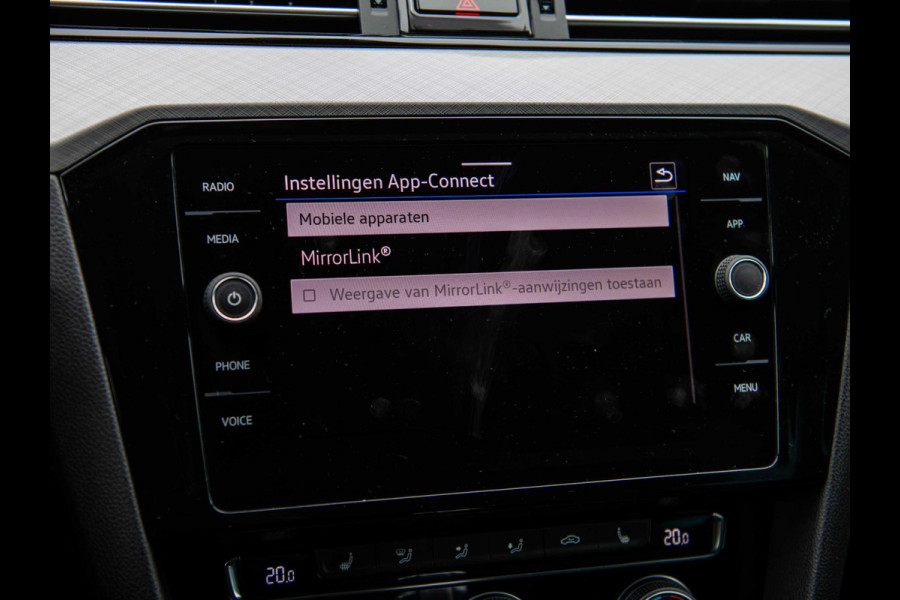 Volkswagen Passat 1.4 TSI GTE Highline | Trekhaak | 360° Camera | ACC | Dealer Onderhouden