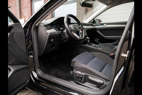 Volkswagen Passat 1.4 TSI GTE Highline | Trekhaak | 360° Camera | ACC | Dealer Onderhouden