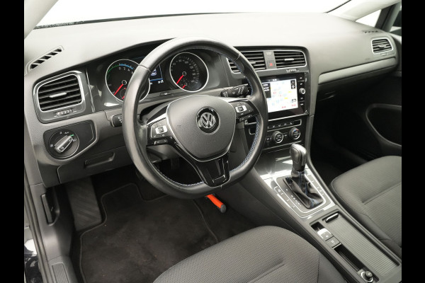 Volkswagen e-Golf E-DITION 136pk Navigatie Warmtepomp Stoelverwarming Acc Carplay 287 Volkswagen e-Golf E-DITION 136pk Navigatie Warmtepomp Stoelverwarming Acc Carplay 287