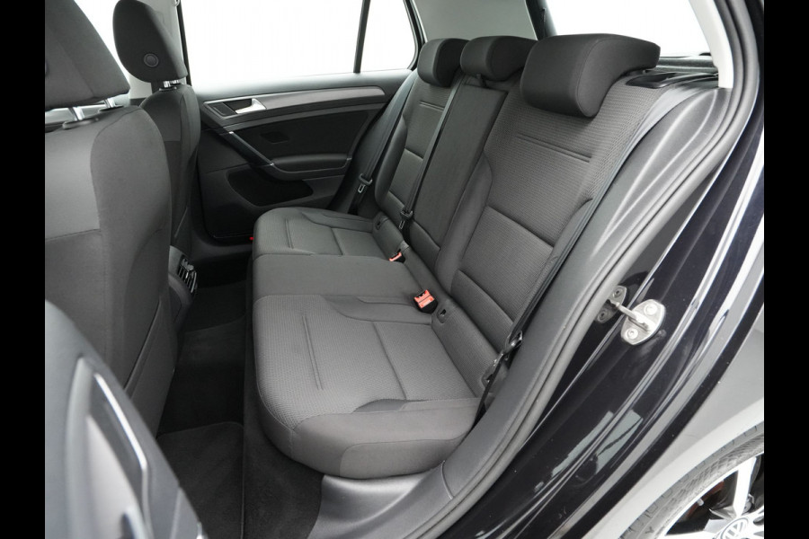 Volkswagen e-Golf E-DITION 136pk Navigatie Warmtepomp Stoelverwarming Acc Carplay 287 Volkswagen e-Golf E-DITION 136pk Navigatie Warmtepomp Stoelverwarming Acc Carplay 287